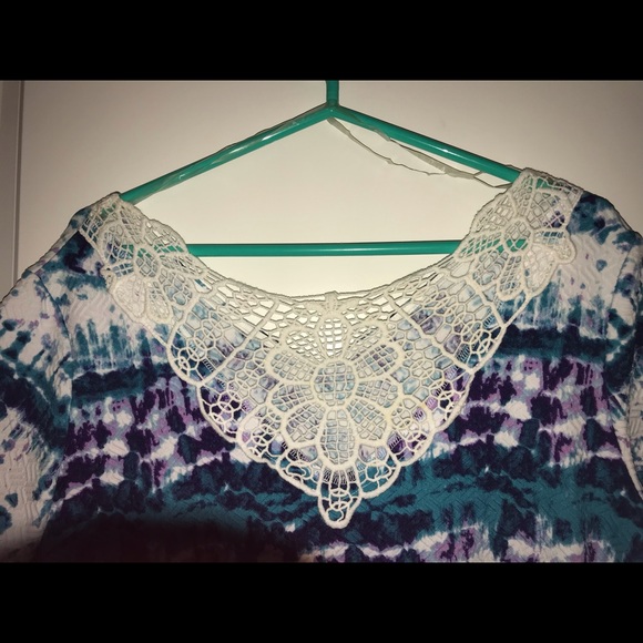 Woman’s top - Picture 3 of 5